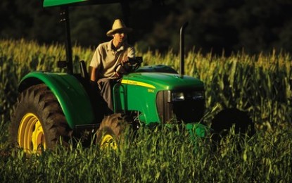 Deere avalia opções para unidade de seguro de lavouras