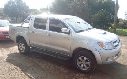 Toyota Hilux CD SRV D4-D 4×4 3.0 TDI Diesel Manual 2010 Prata