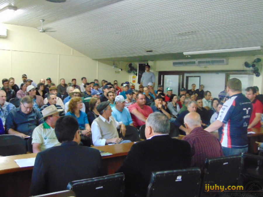 Agricultores têm dificuldades de receber de empresas de laticínios