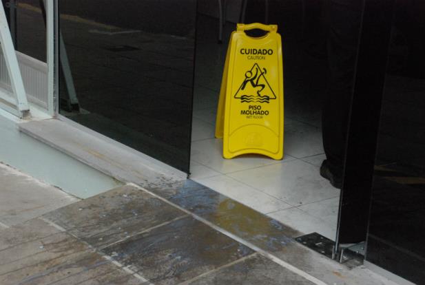 Produtores de leite fazem protesto contra falta de luz na região Central do RS