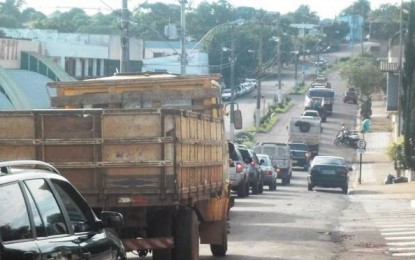 Produtores de leite de Crissiumal realizam manifestação pela cidade