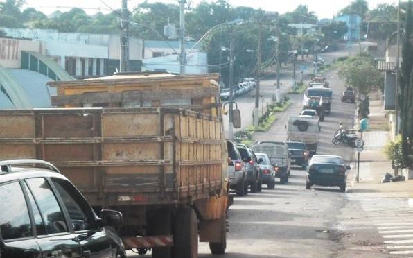 Produtores de leite de Crissiumal realizam manifestação pela cidade