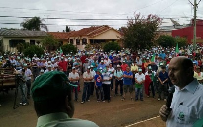 Produtores de leite protestam contra crise no Rio Grande do Sul