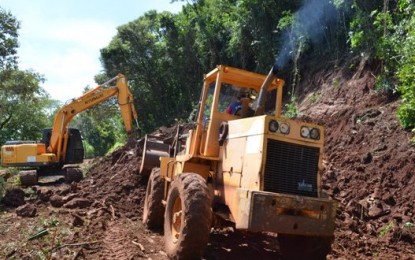 Começa remoção de terra que bloqueou estrada de acesso a comunidade de Lajeado Leão Tenente Portela