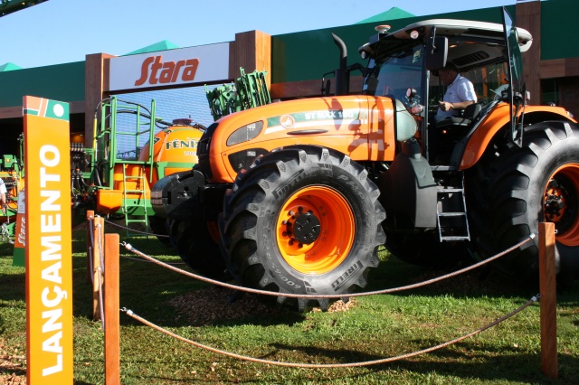 MWM INTERNATIONAL apoia lançamento do Trator ST MAX 180, de seu parceiro Stara, em evento agrícola no Rio Grande do Sul