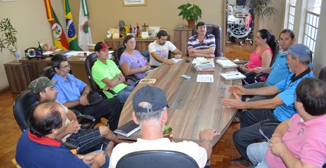 Encontro entre executivo e Guardiões da Agrobiodiversidade debate convênio de equipamentos