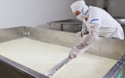 Aquisição de leite pelas indústrias cai 0,2%, diz IBGE
