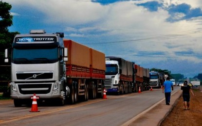 Bloqueios de caminhoneiros seguem no Rio Grande do Sul e em Santa Catarina