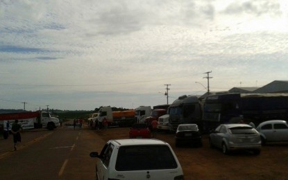 Protesto bloqueia todas as cargas na RST- 472 em Tenente Portela