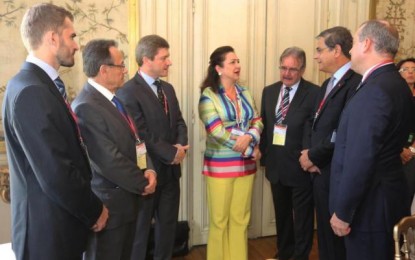 Ministra da Agricultura recebe certificado internacional por zonas livres da peste suína clássica