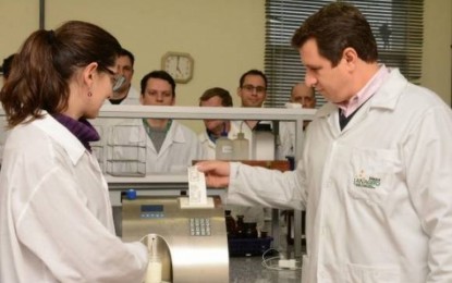 RS passa a contar com aparelho que permite testar qualidade do leite ao chegar na indústria