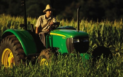 Ruralistas comemoram lei que dispensa máquina agrícola de emplacamento