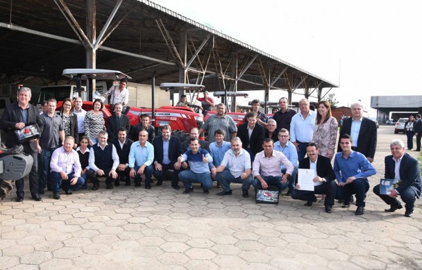 Miraguaí é um dos sete municípios contemplados com tratores agrícolas