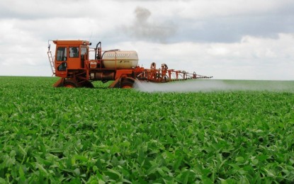 Cadastro para aplicação de agrotóxicos hormonais começa a funcionar no RS