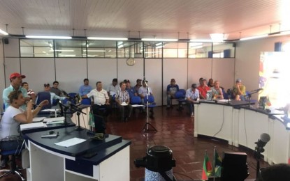 Redentora, agricultores representantes de associações e patrulha agrícola participam de reunião.