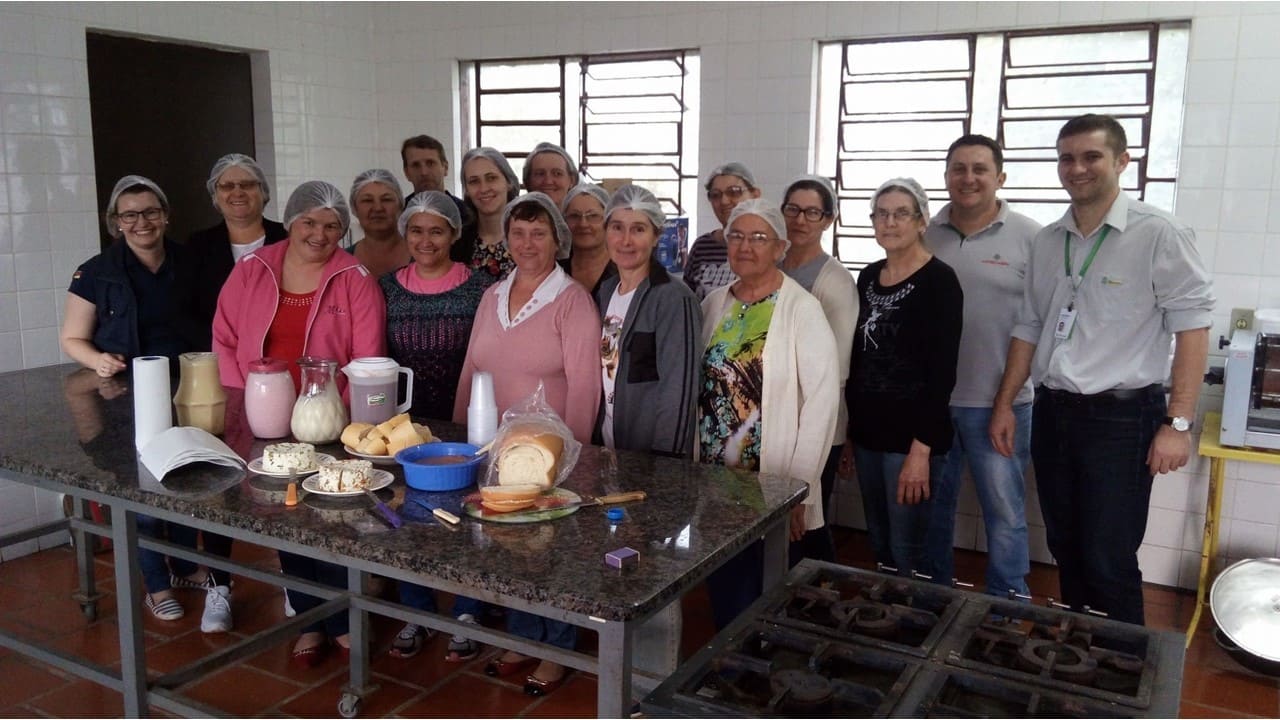 Sede Nova, realiza qualificação em processamento artesanal do leite, para agricultoras