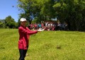 Alunos da escola Ayrton Senna visitaram propriedade rural no município de Redentora
