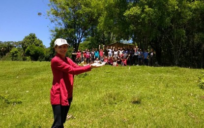 Alunos da escola Ayrton Senna visitaram propriedade rural no município de Redentora