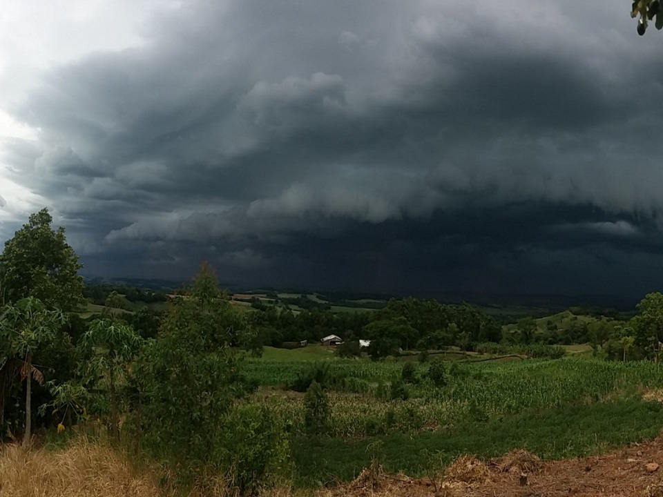 Previsão aponta fortes pancadas de chuva com fortes rajadas de vento para o sul do Brasil
