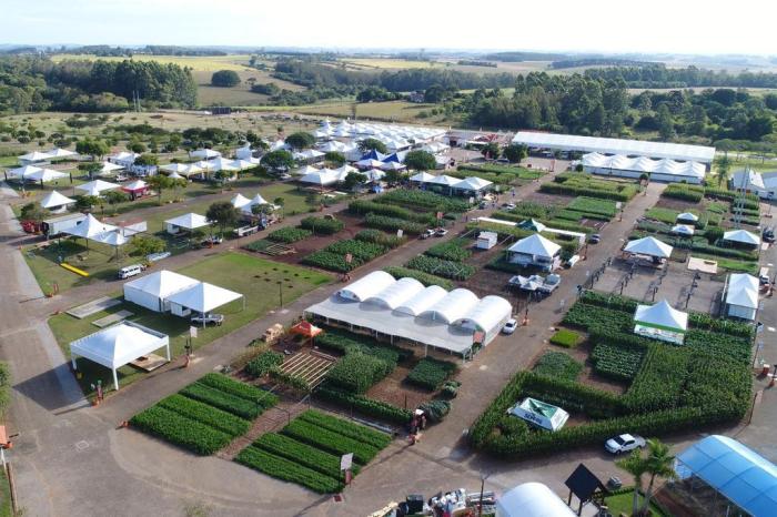 Iniciou a maior feira da agricultura familiar do país