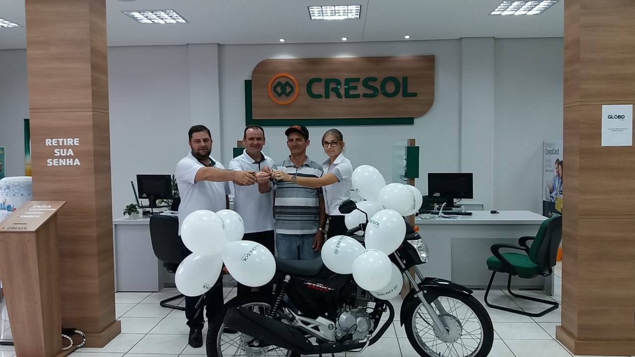 Cresol Humaitá realiza entrega de premio para associado