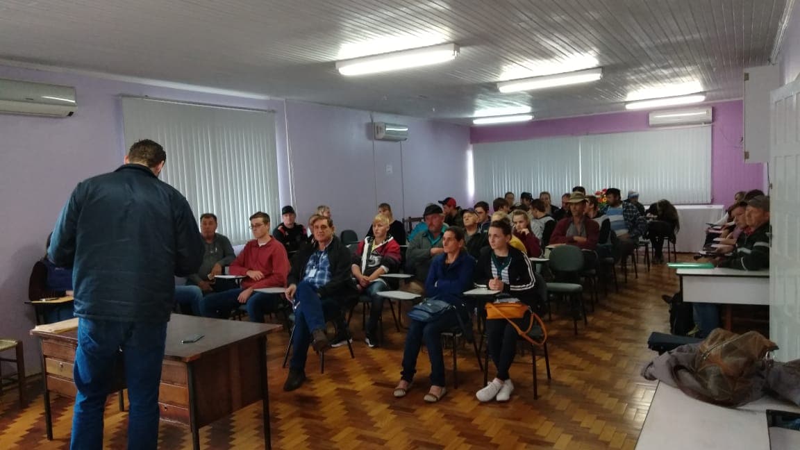 Três Passos realiza evento para assinatura dos contratos do Programa Bolsa Juventude Rural