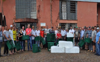 Horticultores e fruticultores são contemplados com insumos