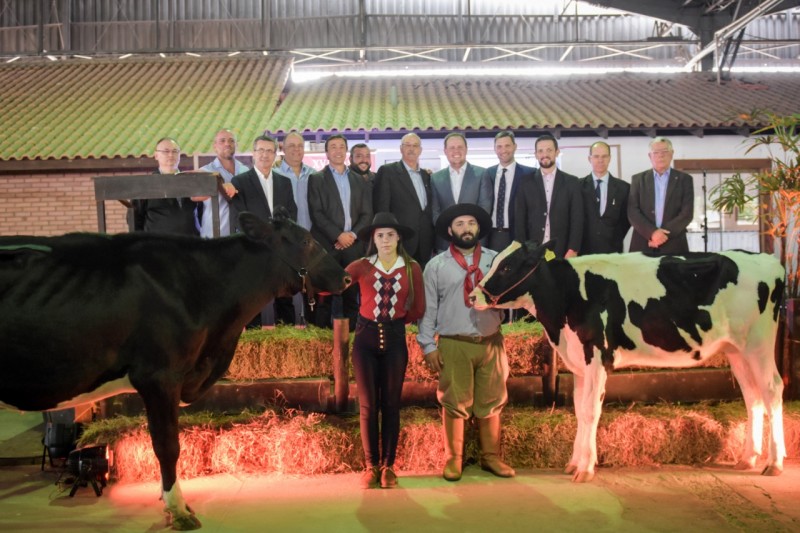 Fenasul é aberta com clamor por apoio ao setor leiteiro